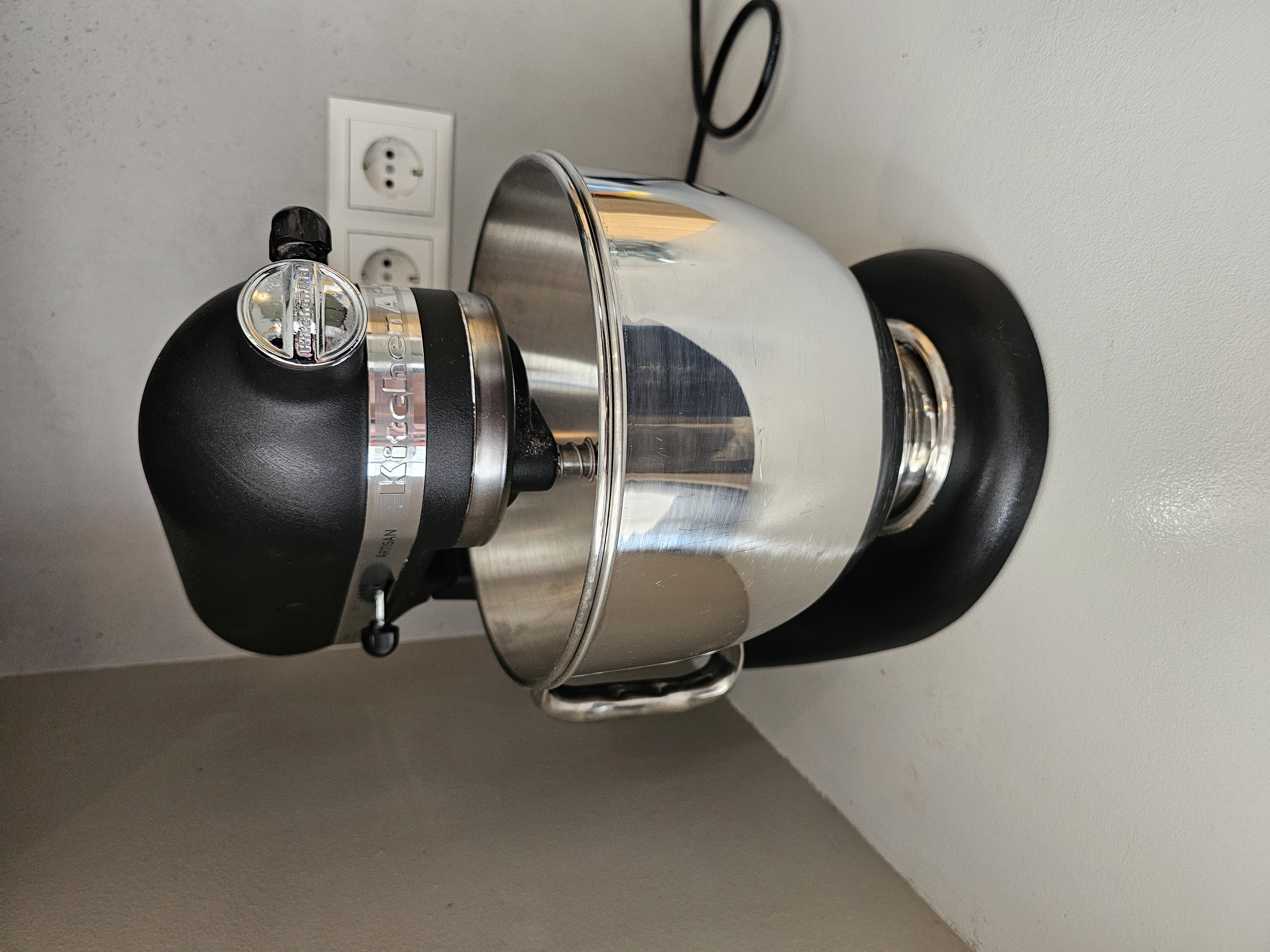 Svört kitchenaid hrærivél